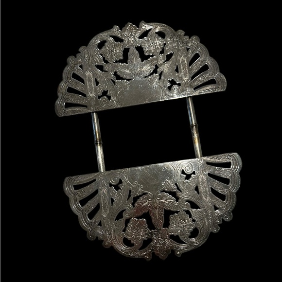 A set of Vintage Wallace Silver Plated Decorative Trivets - Picture 4 of 11